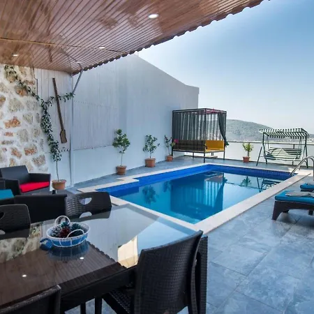 Yesilkoey 2 Bedroom فيلة *