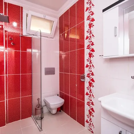 Yesilkoey 2 Bedroom *