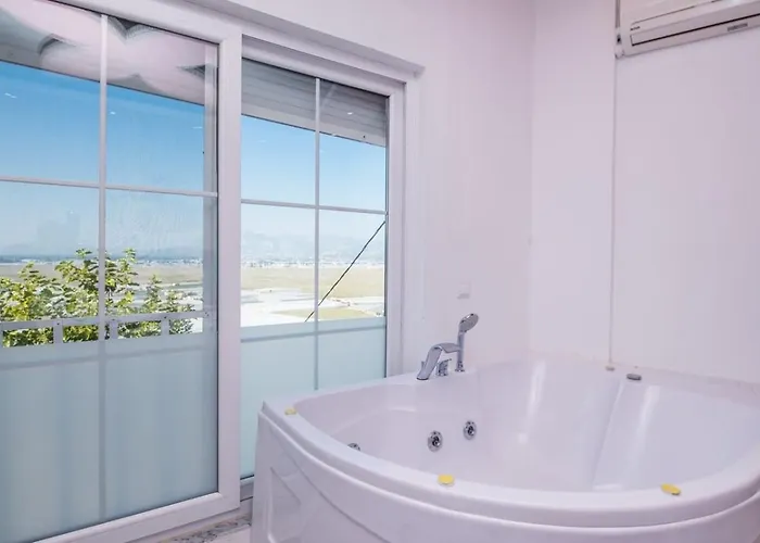 فيلة Yesilkoey 2 Bedroom كالكان