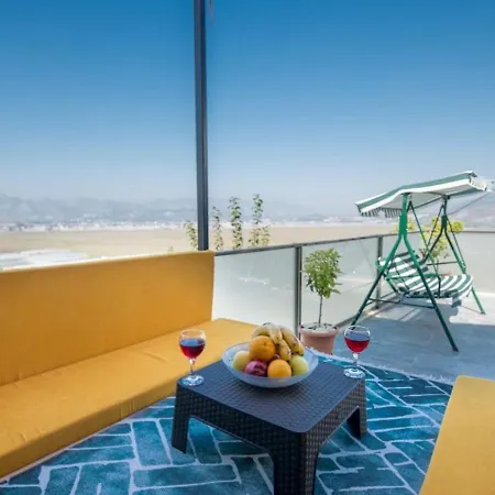 Yesilkoey 2 Bedroom *